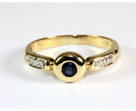 An 18ct yellow gold ring set with sapphires and diamonds (R.5)