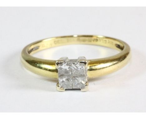 An 18ct yellow gold ring set with 4 princess cut diamonds (K.5)