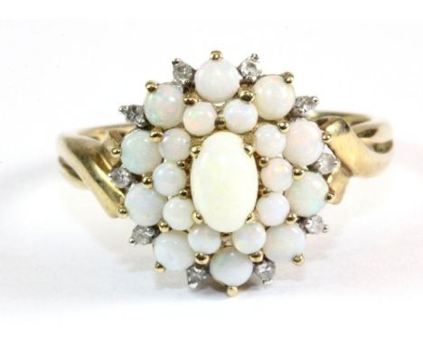 A 9ct yellow gold and opal cluster ring (S)