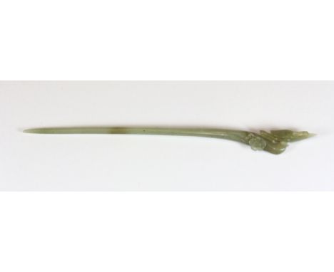 A fine Chinese carved jade hair pin of a bird on a branch, L 16cm