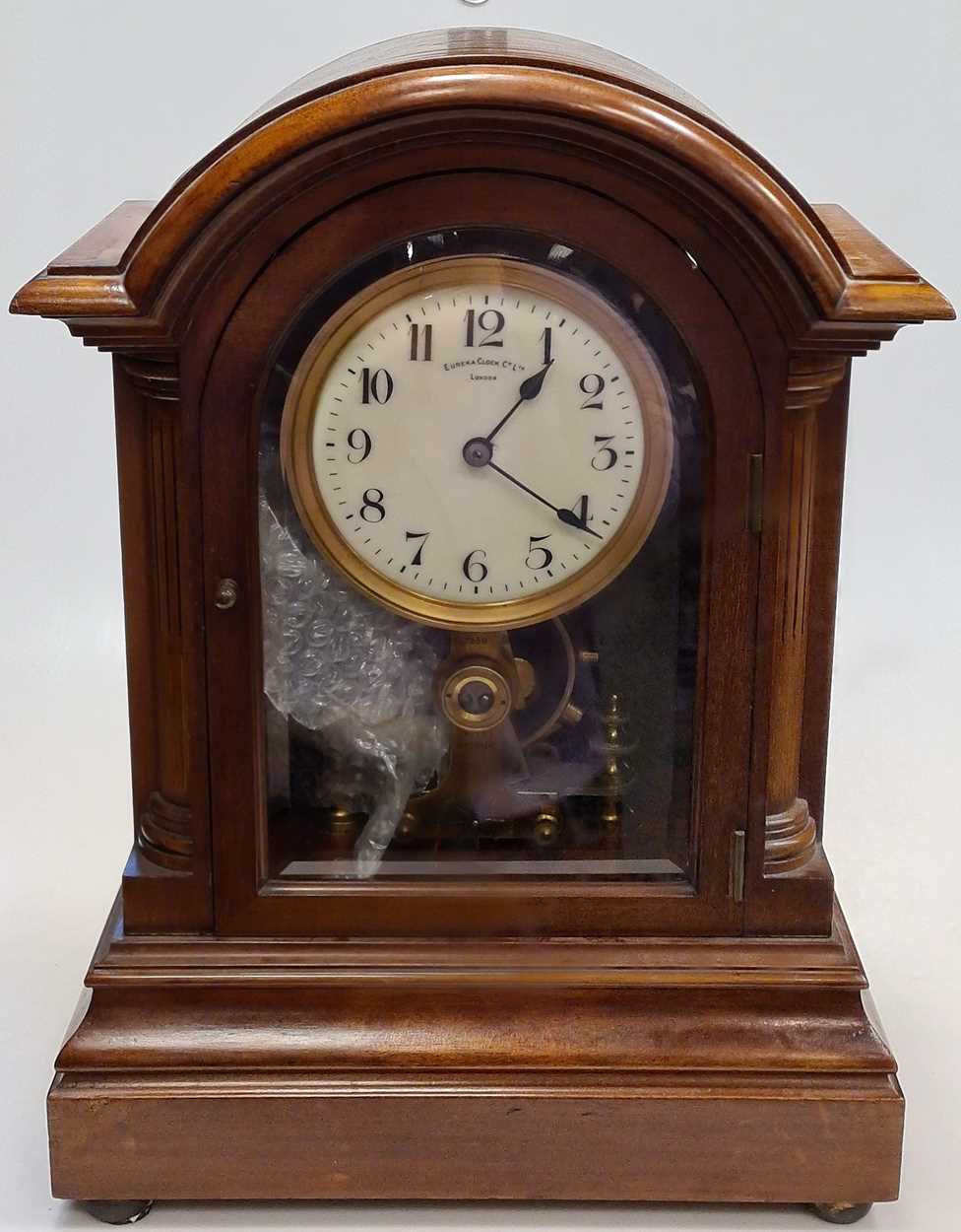 Eureka electric mantel clock, mahogany arch top case with pillars to