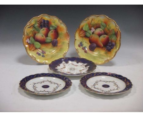 Two Worcester plates, circa 1795; two fruit painted plates by J. Mottram and a 19th century English porcelain plate (5)