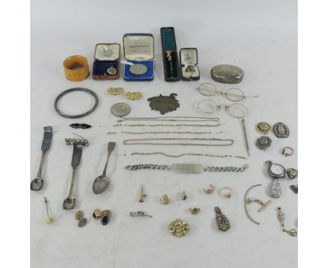 A collection of 19th century and later jewellery and other items, to include spectacles and a stick pin, cased