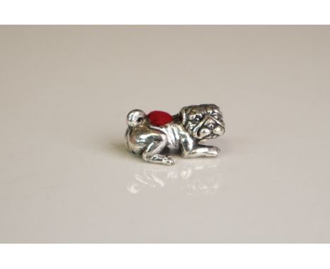 Silver pin cushion in the form of a dog 