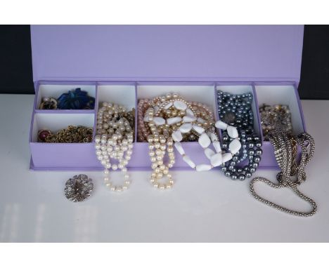 A collection of contemporary and vintage jewellery. 