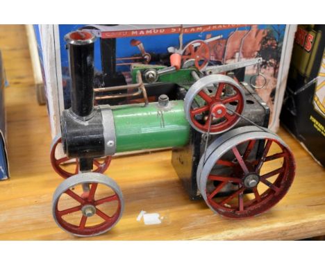 A Mamod TE1A steam engine, boxed, (s.d.). 