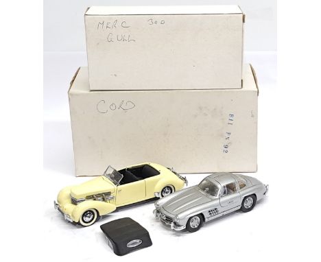Franklin Mint, 1:24 scale, 1954 Mercedes-Benz 300 SL Gullwing &amp; 1937 Cord 812 Phaeton Coupe, a boxed Car pair.&nbsp; Alth