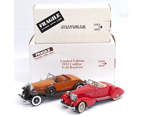 Danbury Mint, 1:24 scale, 1934 Packard V-12 Lebaron Speedster &amp; 1932 Cadillac V-16 Roadster, a boxed pair.&nbsp; Although