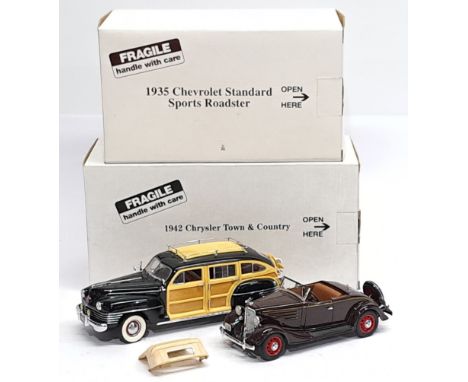 Danbury Mint, 1:24 scale, 1935 Chevrolet Standard Sports Roadster &amp; 1942 Chrysler Town &amp; Country, a boxed pair.&nbsp;