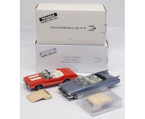 Danbury Mint, 1:24 scale, 1970 Oldsmobile 442 W-30 &amp; 1960 Cadillac Eldorado &ldquo;Biarritz&rdquo;, a boxed pair.&nbsp; A