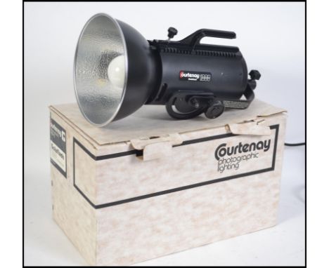 A contemporary boxed Courtenay solar flash 1000 camera light. In original box with instructions.