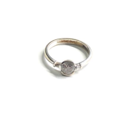 9ct white gold cz ring (3.7g) 