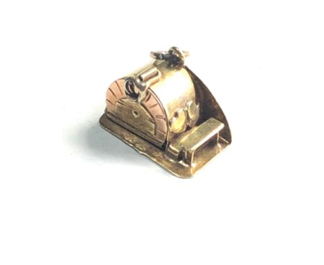 Vintage 14ct gold pizza oven charm 1.8g 