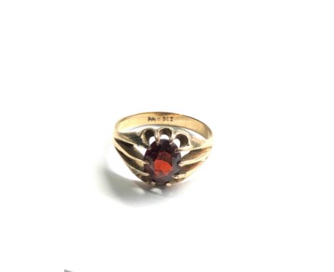 9ct gold garnet ring weight 3.9g 