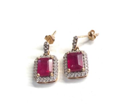 9ct gold ruby &amp; zircon earrings weight 3.4g 