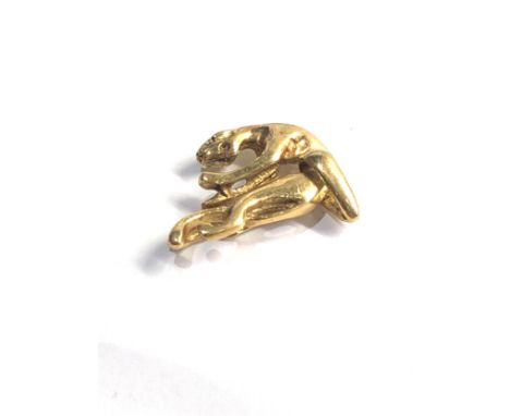 18ct gold vintage Egyptian hanging panther pendant (4.8g) 