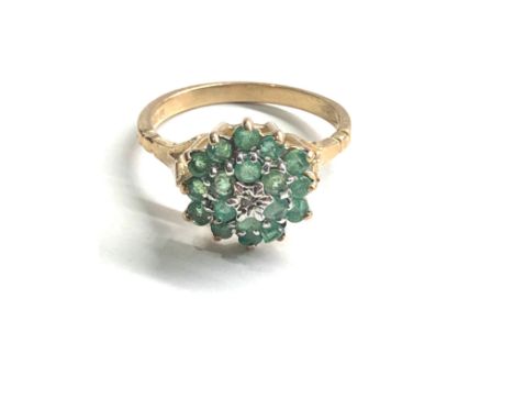 9ct gold diamond &amp; emerald cluster ring (3.1g) 