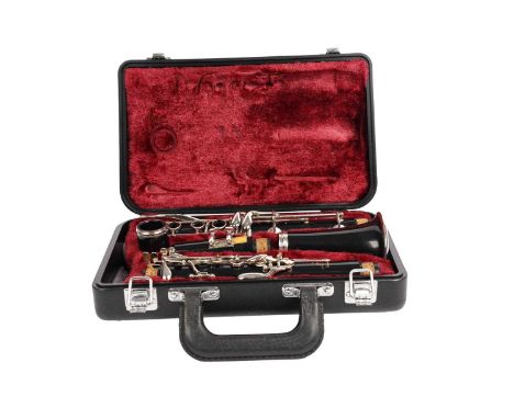 A Yamaha 26II clarinet, contained in its Yamaha upholstered case.