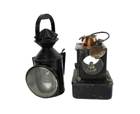 An early/mid-20th Century LNER Welch Patent lamp, Rd. No. 711205, with brass plaque inscribed 'Lamp Manufacturing &amp; Railw