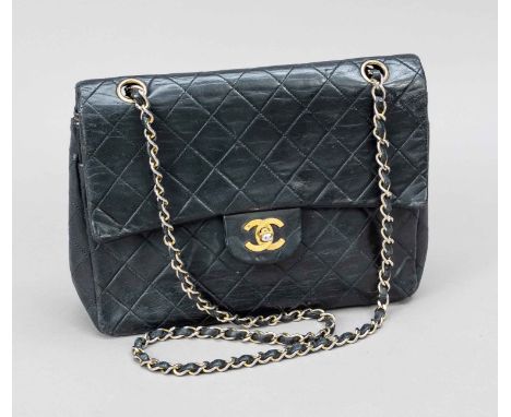 Chanel, Black Quilted Vintage Double Flap Bag, schwarzes gestepptes Kalbsleder im markentypischen Rautendesign, goldfarbene H