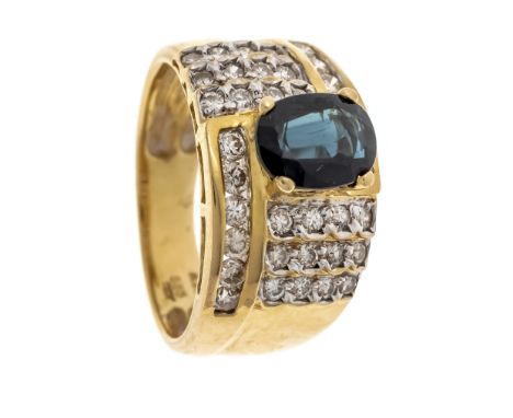 Saphir-Brillant-Ring GG 585/000 mit einem feinen oval fac. Saphir 8 x 6,5 mm in guter Farbe und 36 Brillanten, zus. 0,50 ct W