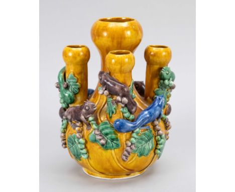 Blumenvase, China, wohl Republikzeit(1912 bis 1949) aus der Provinz Jiangxi, Porzellan mit bernsteingelber Glasur, Violett, B