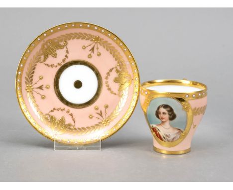 Moccatasse mit UT, Richard Klemm, Dresden, um 1900, frontseitig Medaillon mit Portrait der Marie Prinzessin von Preussen, Gem