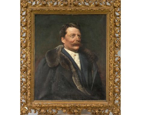 J. v. Suckow, Bildnismaler um 1900, ovales Portrait eines Mannes mit wilhelminischem Schnauzer und perzverbrämtem Mantel, Öl 