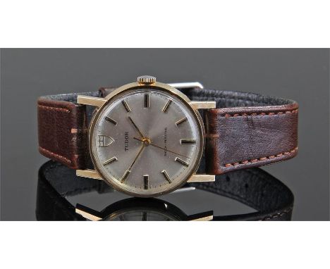 Tudor 9 carat gold gentleman's wristwatch, the signed circular silvered dial with gilt baton hours with black line centers, m
