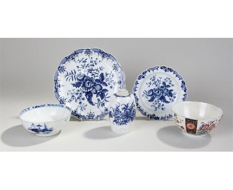 18th Century Worcester and Lowestoft porcelain, to include a Lowestoft circa 1775 bowl, two Worcester first period plates, a 