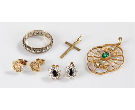 Mixed gold jewellery, to include a 9 carat gold pendant, with green stone and pearl, 9 carat gold pair of earrings, a pair of