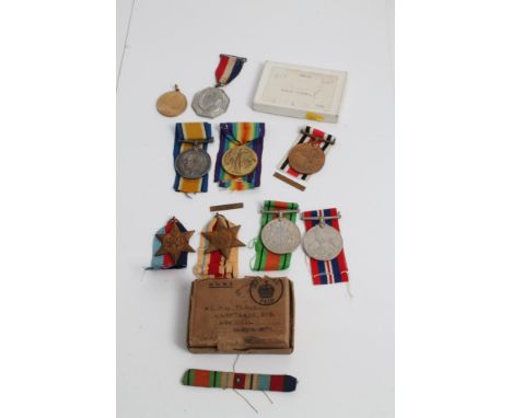 First World War pair, comprising War and Victory medals, named to 34987 Pte. A. S. Pearce. E. SURR., with box of issue, toget