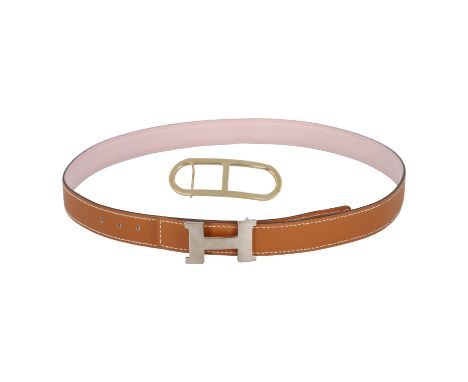 HERMÈS Gürtel, Koll.: 2009, L.: 85 cm. Gürtelschließe Constance mit Palladiumauflage und vergoldetes Modell,wendbarer Lederri