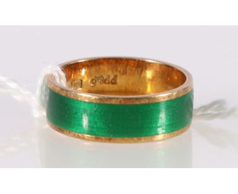 18ct gold and green enamel band ring, size L, 3.8g 