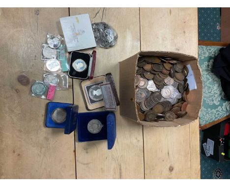 World - Mixed coinage to include G.B. silver Three Pences x 201, bronze Pennies and other silver issues (Qty)