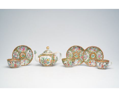 Full title: A Chinese seven-piece Canton famille rose tea service with palace scenes and floral design, 19eme/20eme siecleDes