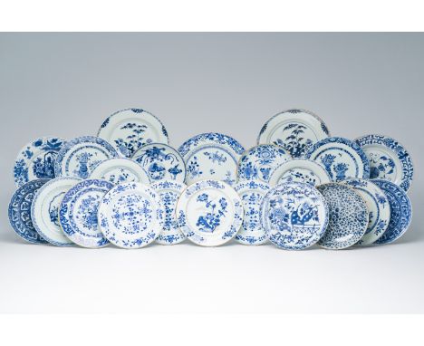 Full title: A varied collection of Chinese blue and white plates with floral design, Kangxi/QianlongDescription:Dia.: 31,5 - 