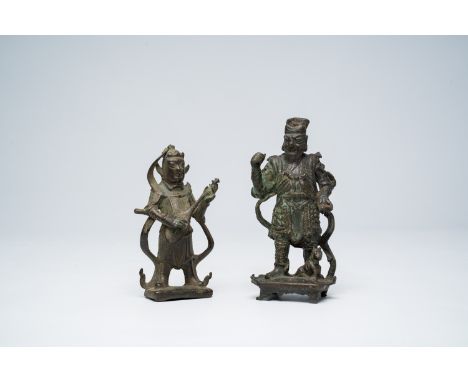 Full title: Two Chinese bronze sculptures of a guardian and a musician, probably MingDescription:H 15,5 - 12,7 cm (biggest an