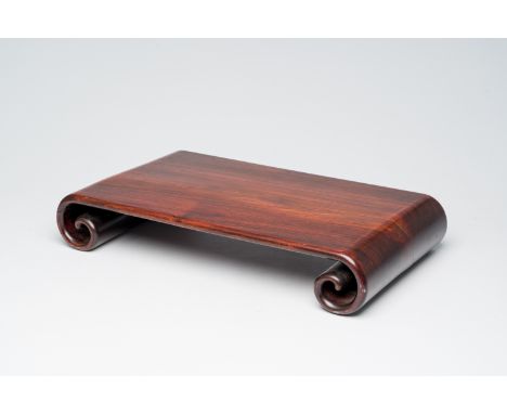 Full title: A Chinese hongmu wood scroll end stand, 'ji', 18th/19th C.Description:L 47 - D 26,5 - H 8,5 cmCondition reports a