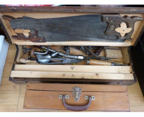 A toolbox of vintage woodworking tools including a Stanley No 5 1/2 plane, Spear & Jackson saw etc