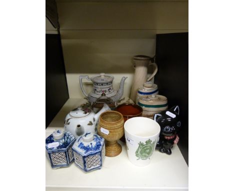 Two George Jones plates, two Wade sherry and gin barrels, Villeroy and Boch jug, Doulton beaker