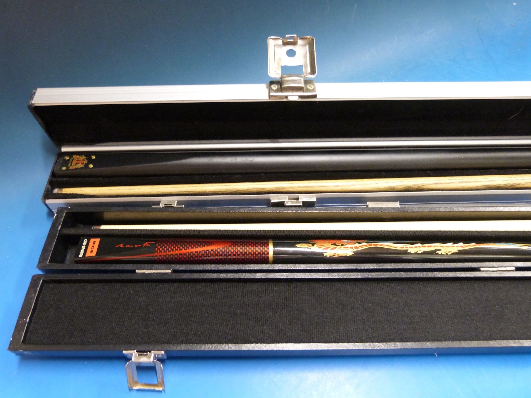 A BCE Heritage Collection snooker cue with two extensions in a Jimmy