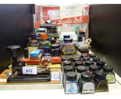 A quantity of vintage games and collectables including dominoes, cribbage, chess, draughts, together with vintage office coll