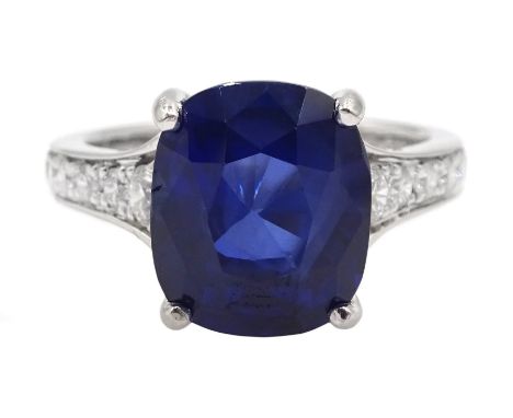 Platinum cushion cut Ceylon sapphire ring, with diamond shoulders, hallmarked, sapphire 6.07 carat - Condition Report Approx 