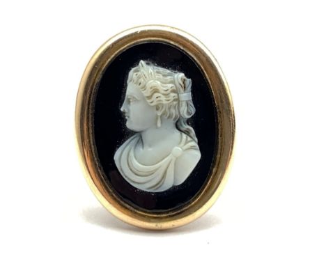 Gold black onyx cameo ring, stamped 9ct - Condition Report 