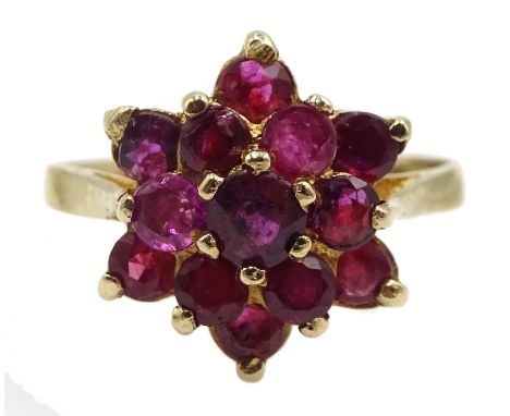 9ct gold ruby cluster ring, hallmarked - Condition Report Approx 2.5gm, size K-L