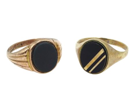 Rose gold bloodstone signet ring and a 9ct gold black onyx signet ring, hallmarked - Condition Report Bloodstone tested to 7c