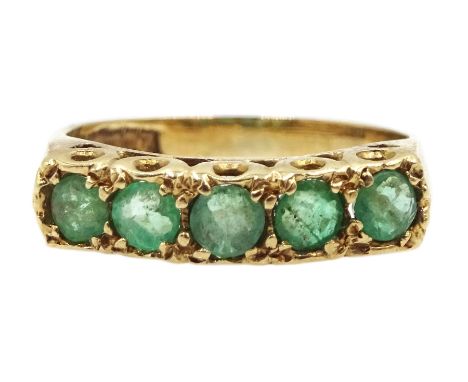 9ct gold five stone emerald ring, hallmarked  - Condition Report Approx 2.1gm, size K