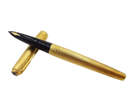 Parker 61 18ct gold fountain pen, engine turned decoration with cartouche, London 1963, boxed - Condition Report Approx 31.6g