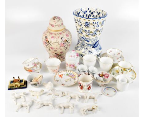 A collection of miscellaneous ceramics to include Worcester Aesthetic Movement teacup and saucer with hand painted stylised f